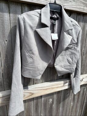 Forever 21 XS grey crop blazer. NWT!